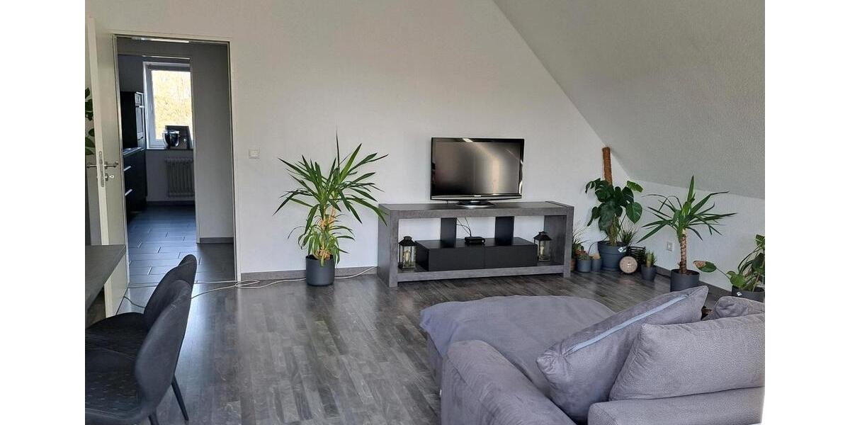 Sanierte 2-Zimmer Wohnung, Balkon, Einbauküche & TG Kleinenbroich zimmer