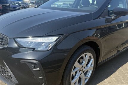 Seat Ibiza 1.0 TSI 70 kW Style/17Zoll/Winterp 2.677 km 17.899 &euro; Frankfurt 60386