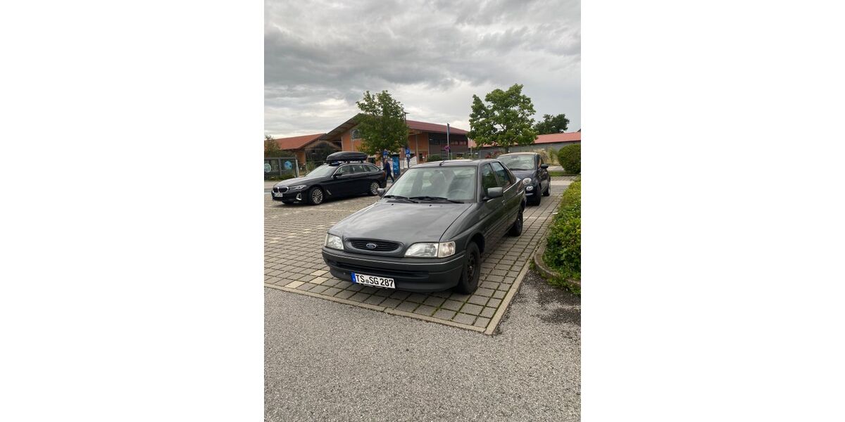 Ford Escort 86.000 km 1.000 &euro; Übersee 83236