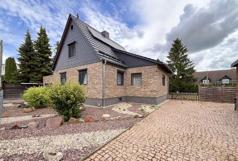 Haus zum Kaufen in Petersberg 340.000 € 120 m²