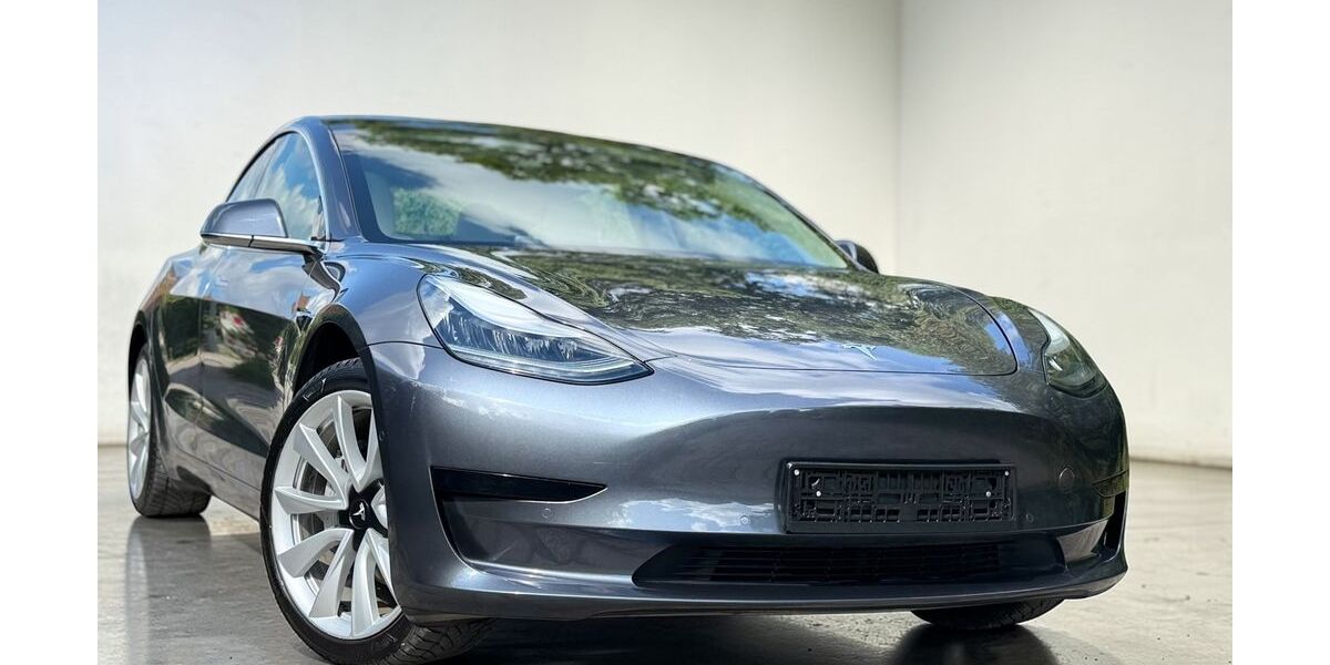 Tesla Model 3 36.973 km 19.999 &euro; Potsdam 14482