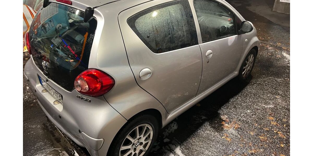 Toyota Aygo (X) 129.500 km 2.000 &euro; Berlin 10717