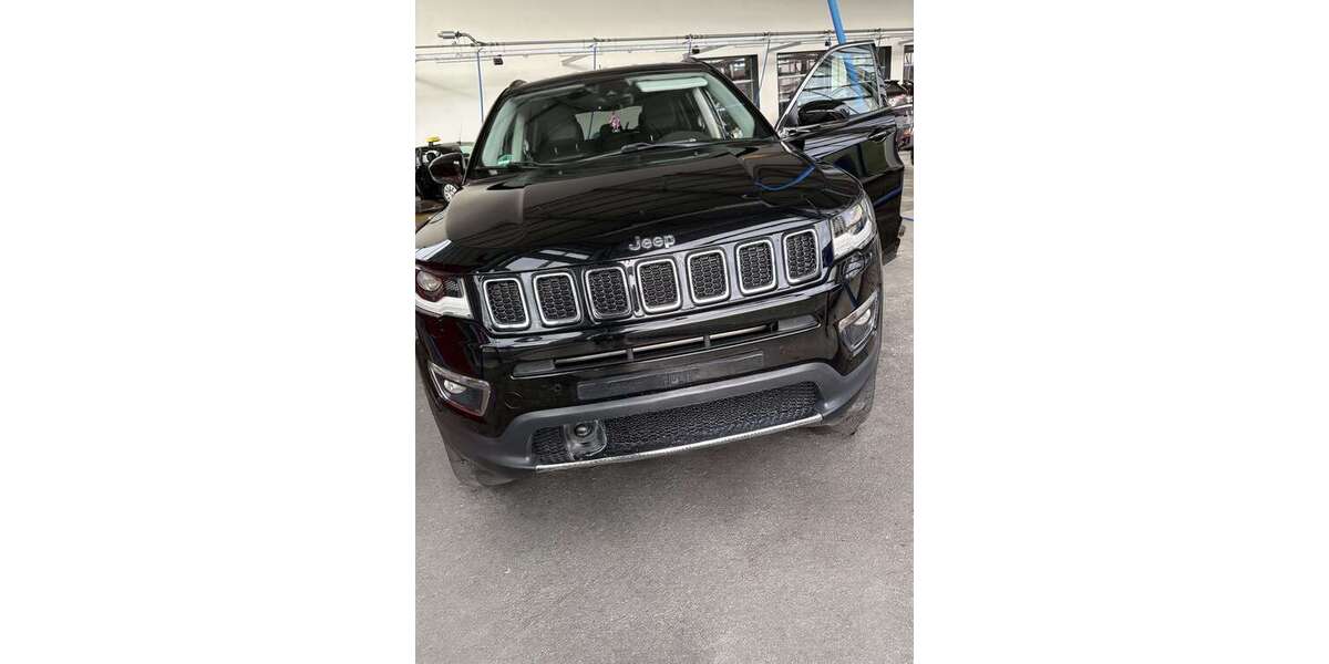 Jeep Compass 82.000 km 17.700 &euro; Reutlingen 72760