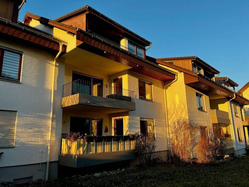 Sonnige Aussichten! ObergeschossWohnung mit wunderschönem Balkon und Blick ins Grüne