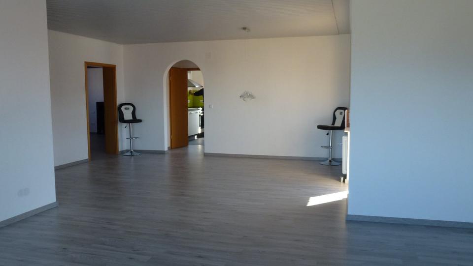 105qm 4 Zimmer Wohnung BalkonKücheBadGäste-WC (Raum PLZ 91330) 4 zimmer