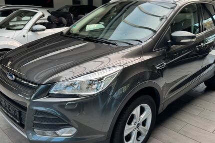Ford Kuga 159.000 km 8.900 &euro; Detmold 32758