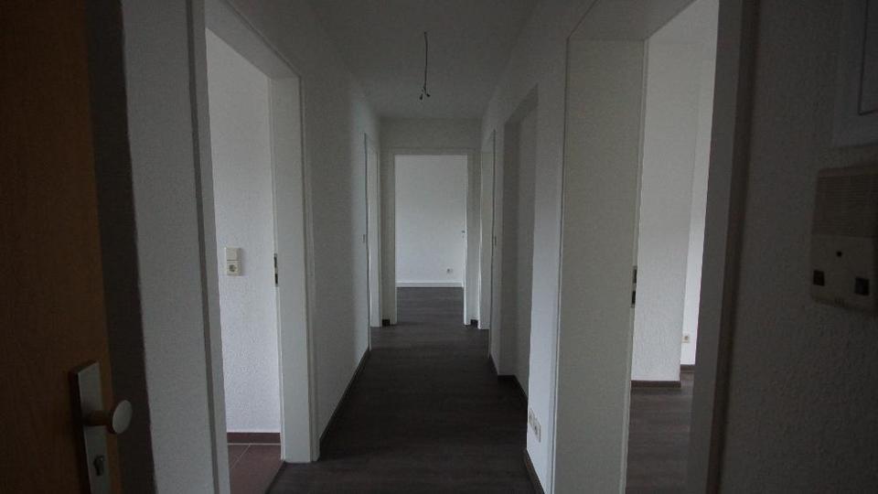 3-RWE an der Talsperre, ZH, Balkon mit Schieberverglasung im 3. OG zimmer