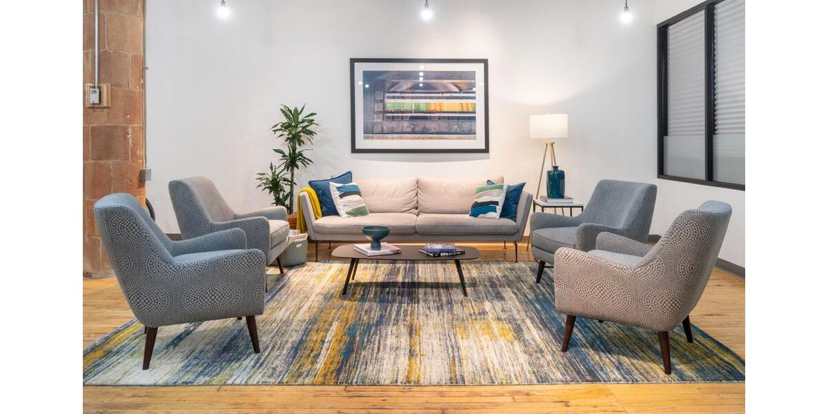 Werde Teil eines kollaborativen Coworking-Umfelds in Spaces Die Fabrik zimmer