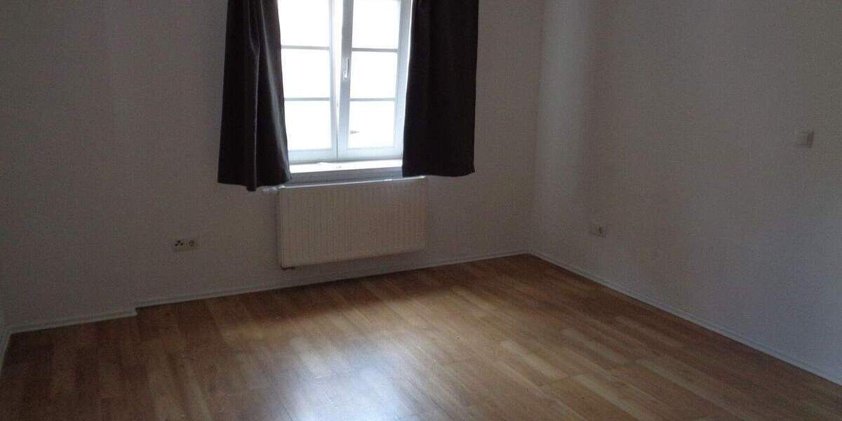 Mehrfamilienhaus, Wohnhaus Uffenheim - 7 Zimmer, 178 m&sup2;, 210.000&euro; | Angebot:25879295