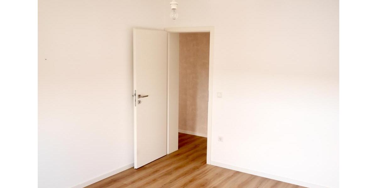 Zentrale 2-Zimmer-PANORAMA-Wohnung, Balkon, EBK, Garage zimmer