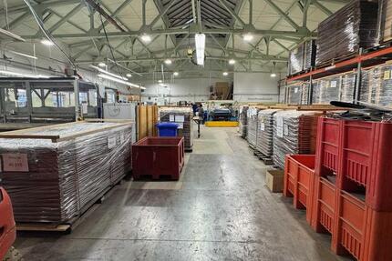 Robuste Industriehalle für Lager, Produktion, Gewerbe zimmer