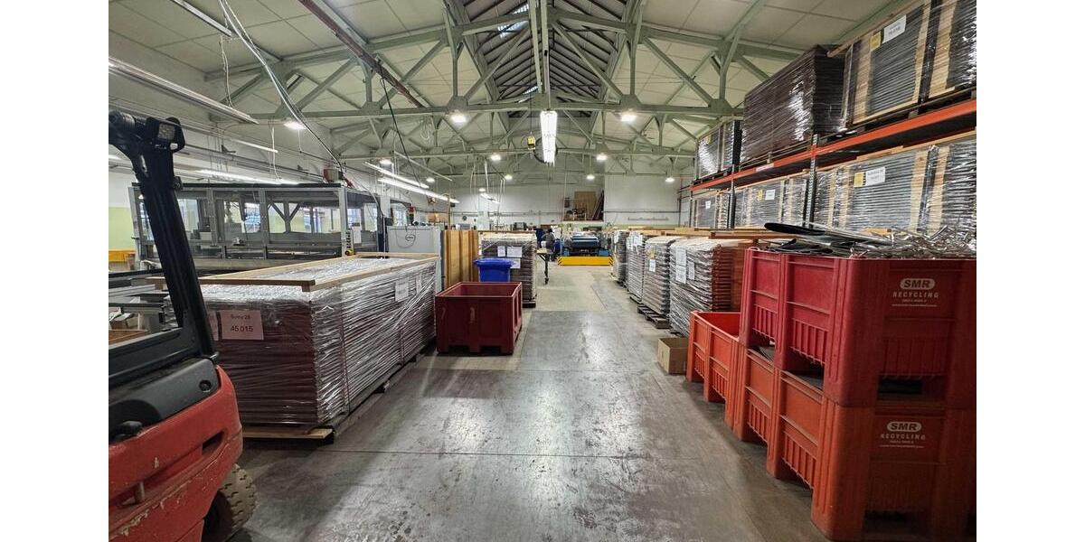 Robuste Industriehalle für Lager, Produktion, Gewerbe zimmer