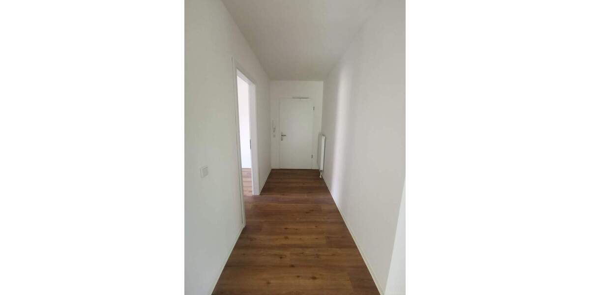 Schöne und moderne 3-Zimmer-Terrassenwohnung (Neubaucharakter) mit Terrasse in zentraler, aber ruhiger und grüner Lage von Hamburg-Eißendorf! 3 zimmer