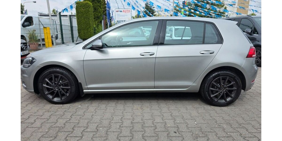 VW Golf 106.305 km 12.690 &euro; Königs Wusterhausen - OT Niederlehme 15713