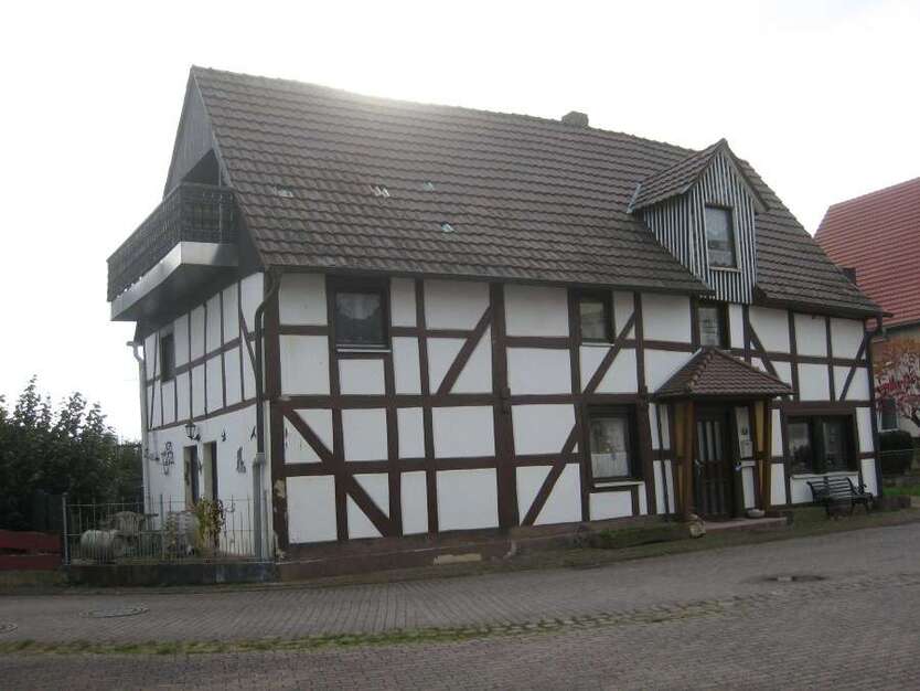 Haus zum Kaufen in Trendelburg 83.000 € 181.52 m²