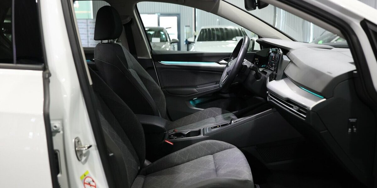 VW Golf VIII 2.0 TDI DSG LIFE IQ / NAVI+KAMERA, LED 53.000 km 21.998 &euro; Hamm 59077