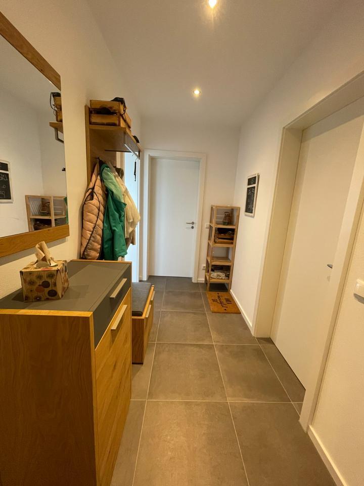 Helle 3-Zimmer Dachgeschosswohnung mit 2 Balkonen und 2 Tiefgaragenstellplätzen in Abensberg! zimmer