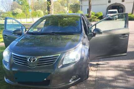 Toyota Avensis 214.000 km 5.500 &euro; Melle 49328