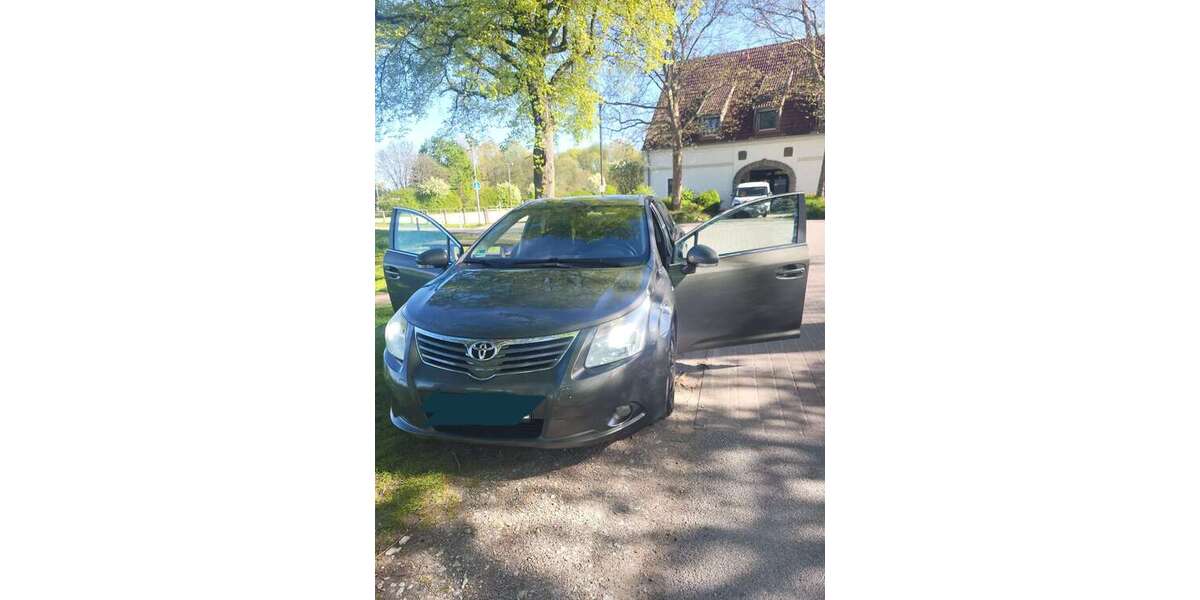 Toyota Avensis 214.000 km 5.500 &euro; Melle 49328