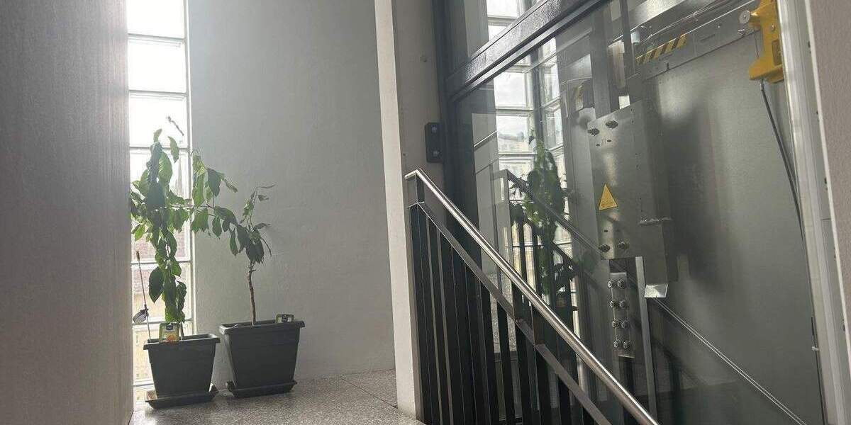 Etagenwohnung Weißenfels - 3 Zimmer, 109 m&sup2;, 800&euro; | Angebot:24990147