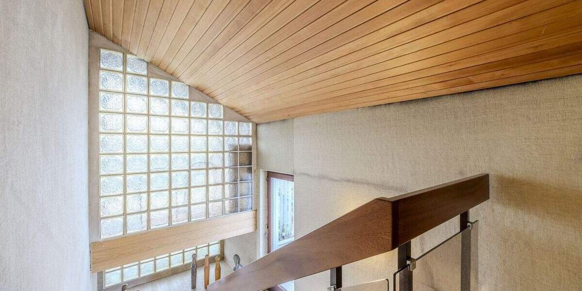 Einfamilienhaus mit Pool, Einliegerwohnung und weitläufigem Grundstück 7 zimmer