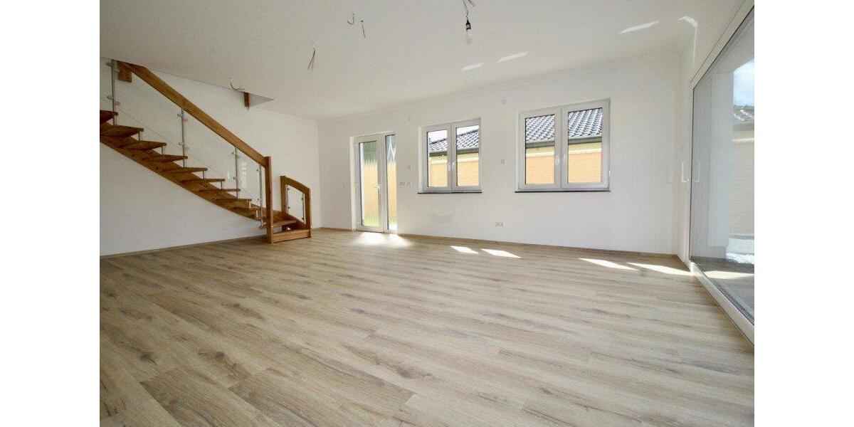 Maisonettenwohnung Burg Stargard - 3 Zimmer, 150 m&sup2;, 1.500&euro; | Angebot:26337189