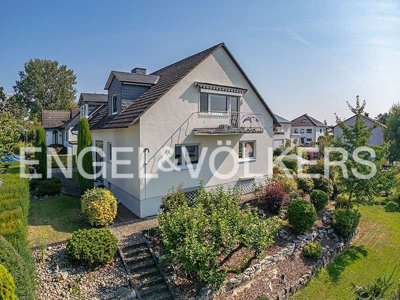 Haus zum Kaufen in Friedrichsdorf 990.000 € 253 m²