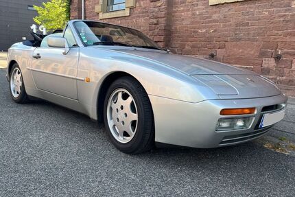 Porsche 944