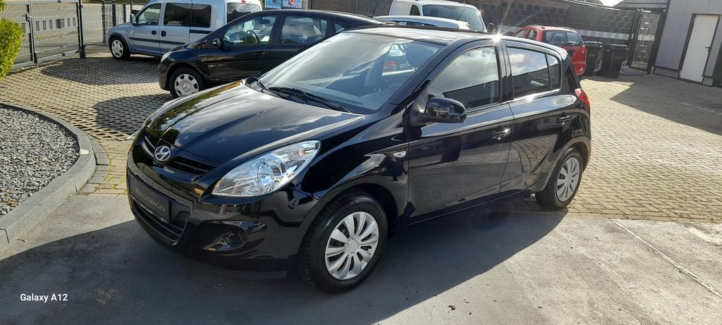 Hyundai i20 78.679 km 5.550 € Hiddenhausen 32120