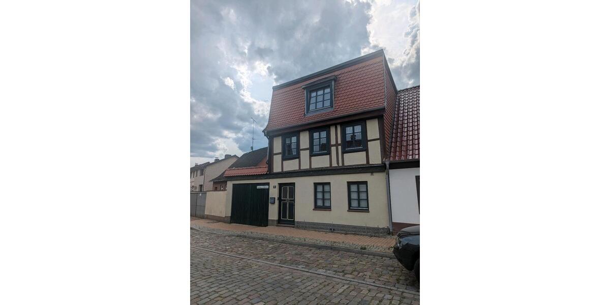 Einfamilienhaus Lübz - 7 Zimmer, 200 m&sup2;, 250.000&euro; | Angebot:27113882