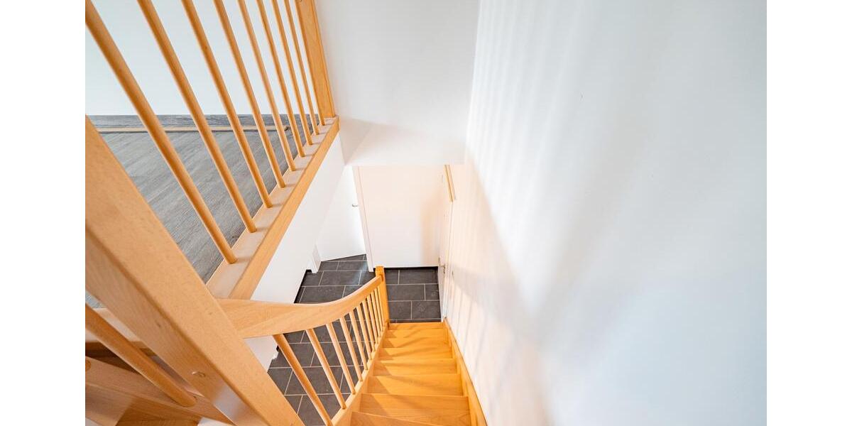 Dachgeschoßwohnung Hemmoor - 3 Zimmer, 96 m&sup2;, 1.055&euro; | Angebot:22732375