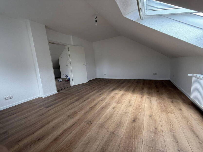 Frisch sanierte 44 m² Dachgeschoss-SingleWohnung - nur 3 Min. zum Phoenixsee, Dortmund-Schüren