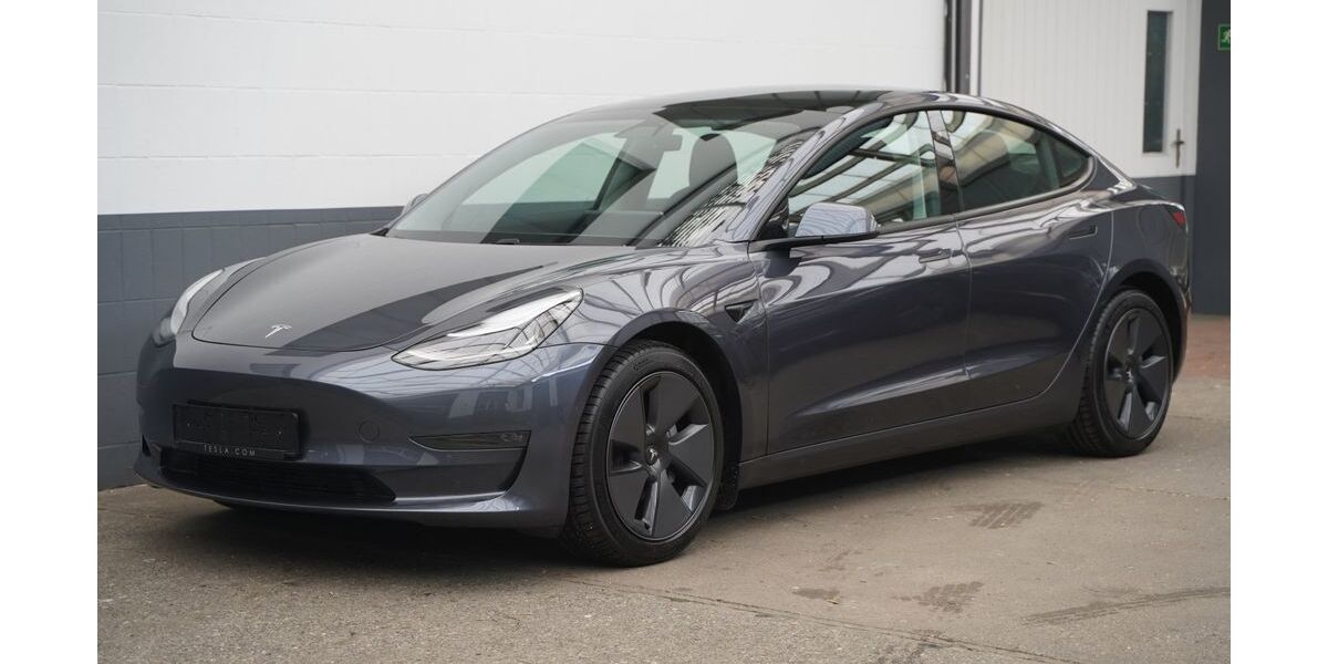 Tesla Model 3 35.471 km 25.950 &euro; Mönchengladbach 41236