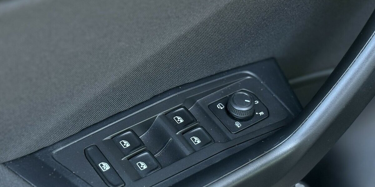 VW T-Roc 1.5 TSI Life CARPLAY/NAVI/SPURHALT/SHZ/DAB 52.096 km 19.800 &euro; Villingen-Schwenningen 78054