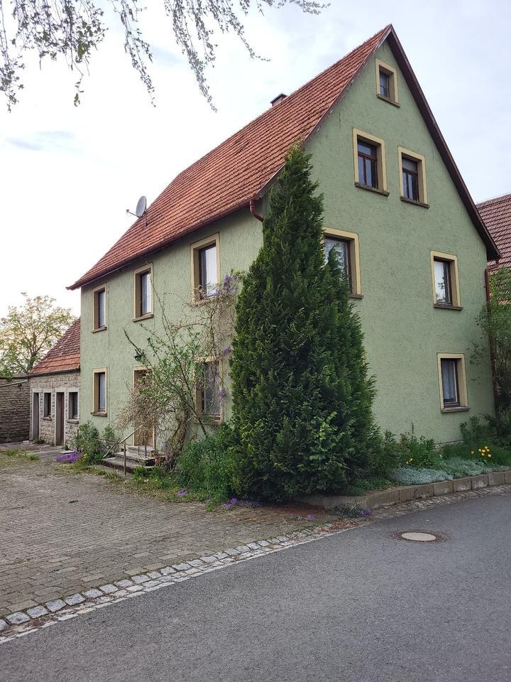 Bauernhaus mit Hofstelle
