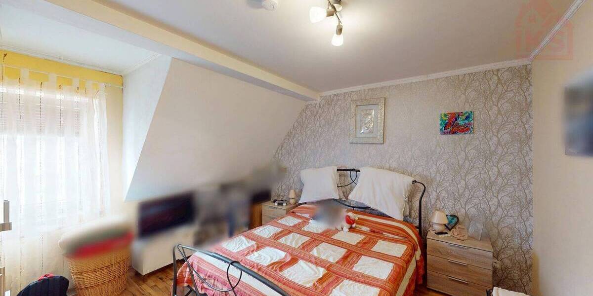 Reihenmittelhaus Schiffweiler Heiligenwald - 8 Zimmer, 145 m&sup2;, 229.000&euro; | Angebot:26908864
