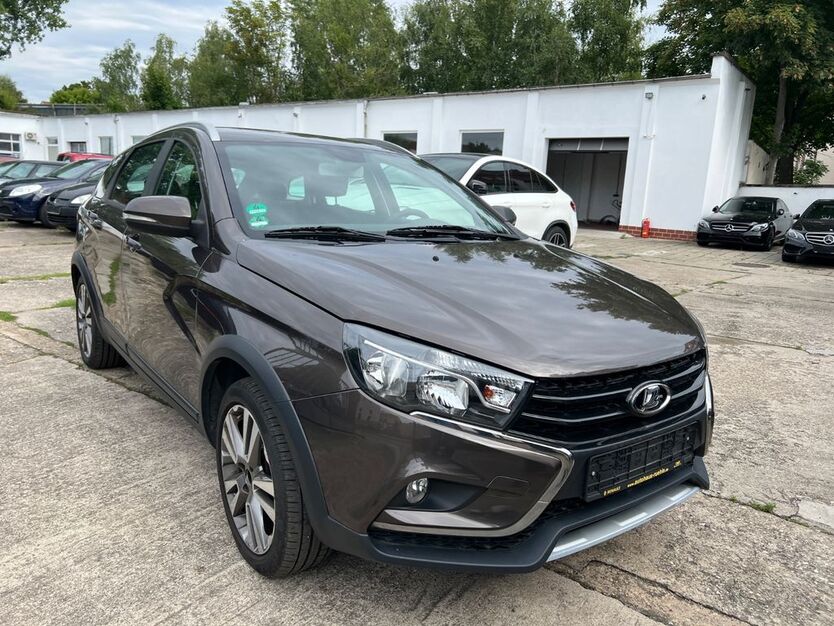 Lada Vesta 133.279 km 7.790 € Leipzig 04178