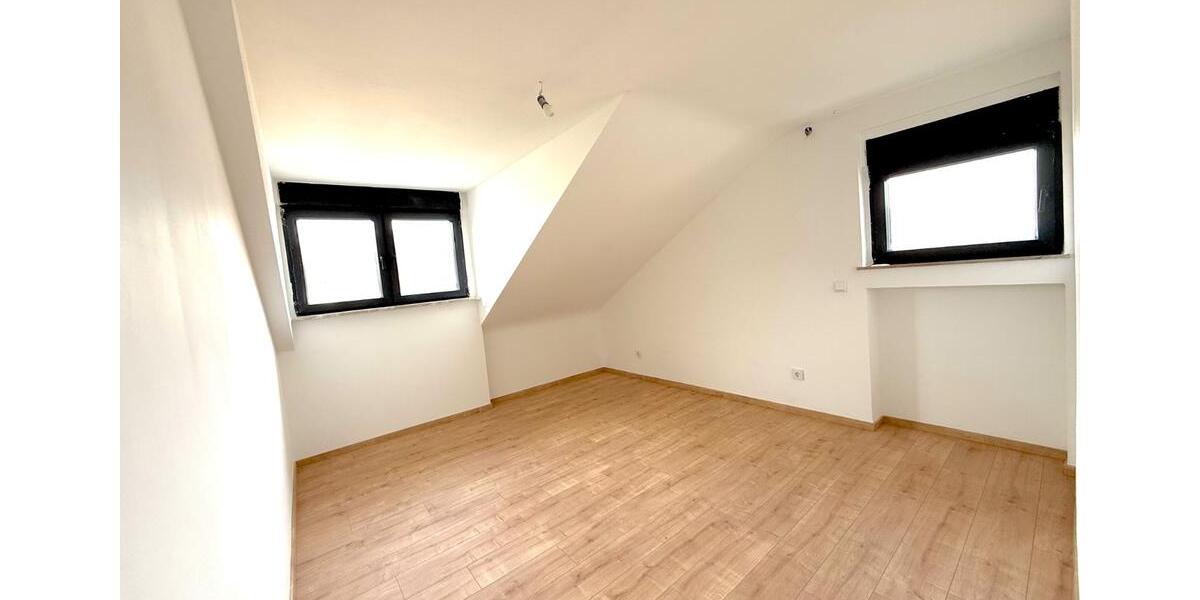 Dachgeschoßwohnung Düren Rölsdorf - 3 Zimmer, 85 m&sup2;, 900&euro; | Angebot:24626728