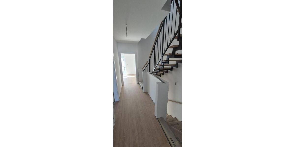 Reihenhaus Fuldatal - 4.5 Zimmer, 140 m&sup2;, 1.690&euro; | Angebot:26086904