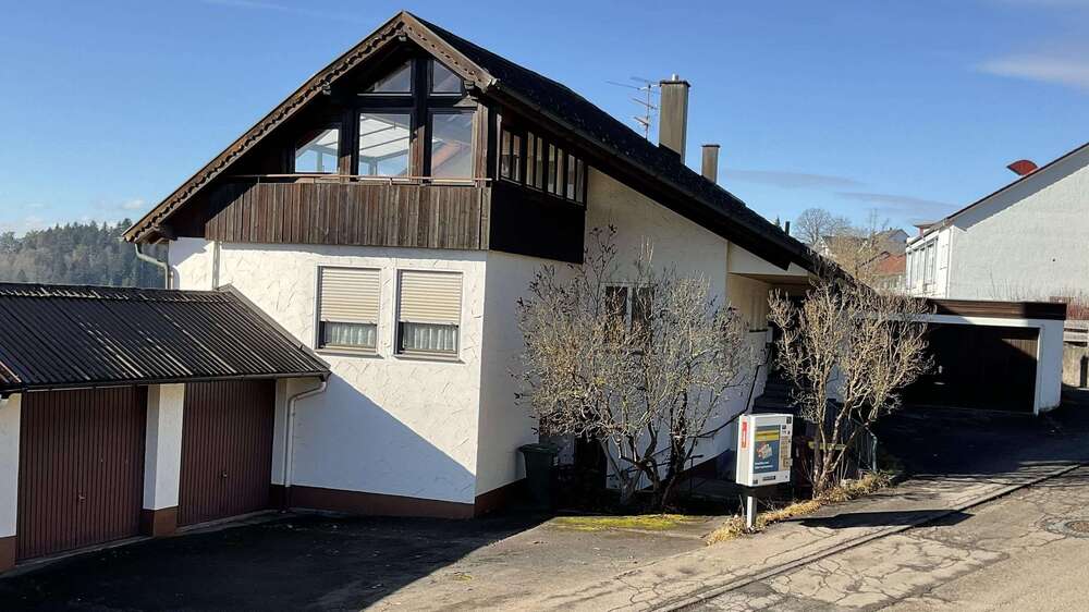 Einfamilienhaus Altensteig - 16 Zimmer, 274 m&sup2;, 350.000&euro; | Angebot:25139480