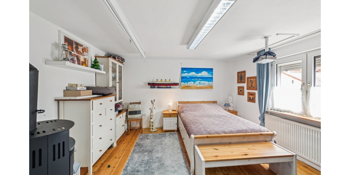 Vielseitiges Ein- bis Zweifamilienhaus: 8 Zimmer, 160 m², Traumgarten & Garage - Reihenendhaus Theisbergstegen | Angebot:27302035