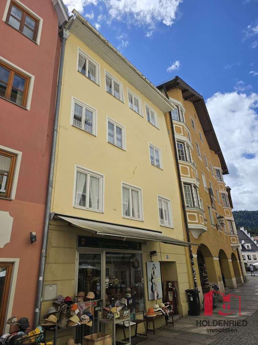 Haus zum Kaufen in Füssen 369.000 € 282.6 m² 7 zimmer