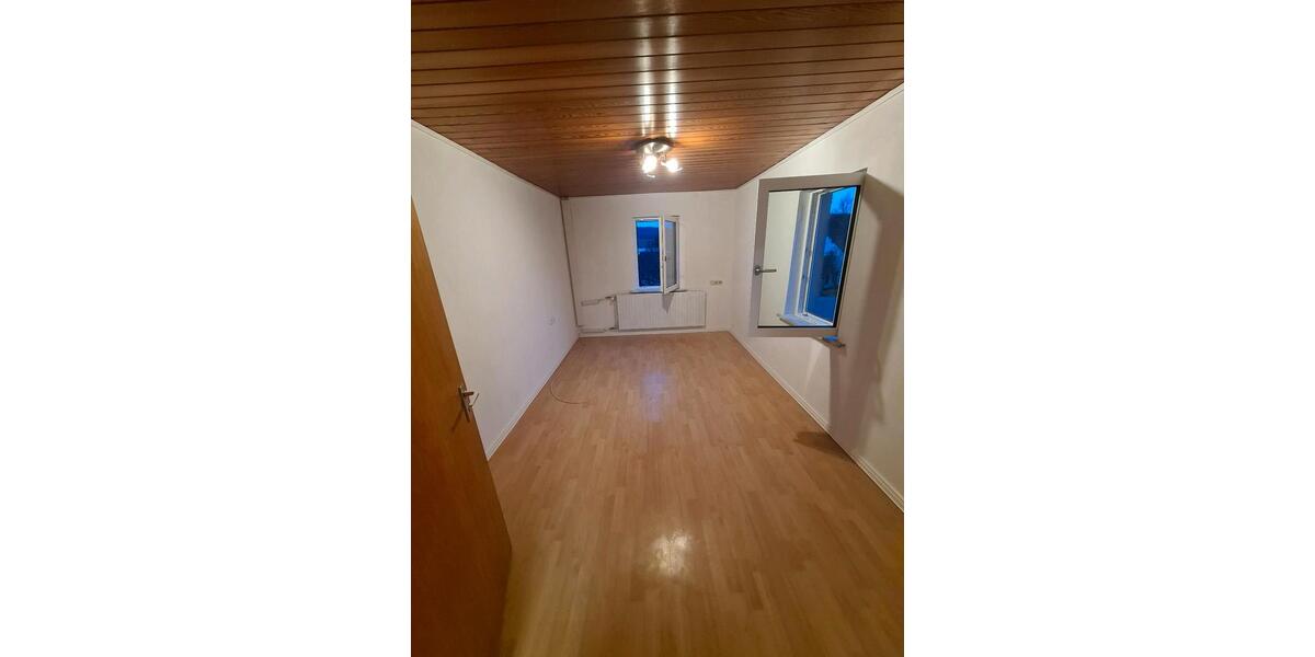 Etagenwohnung Markt Nordheim - 5 Zimmer, 150 m&sup2;, 1.150&euro; | Angebot:26609476