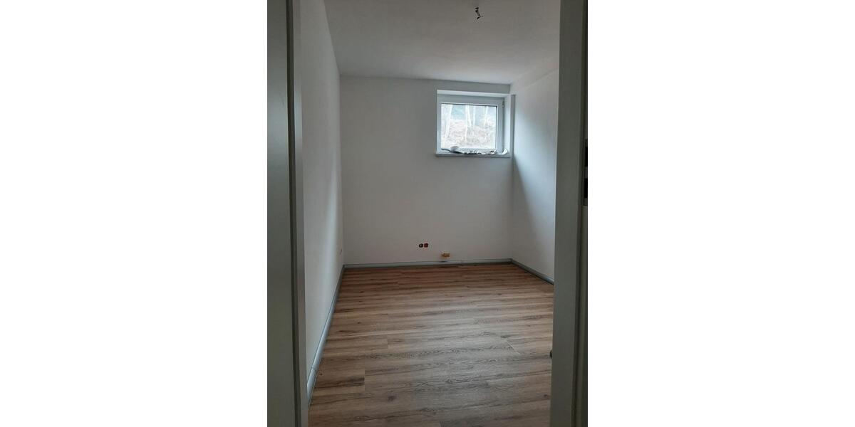 Dachgeschoßwohnung Schleusingen - 3 Zimmer, 78 m&sup2;, 580&euro; | Angebot:25810237