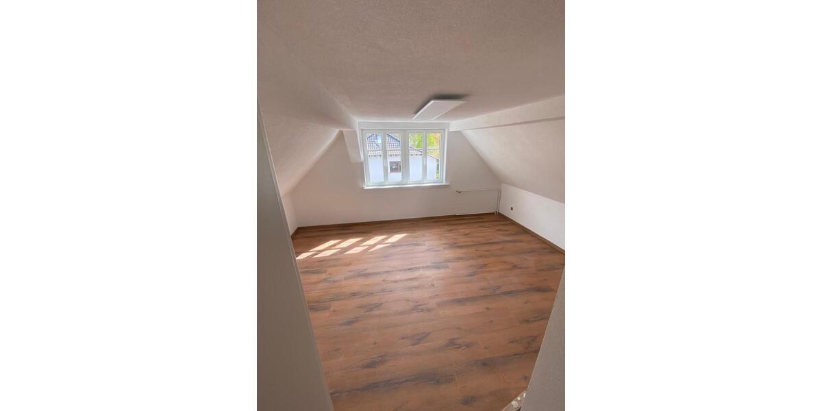 Dachgeschosswohnung ca 48 m2 mit Einbauküche 2 zimmer