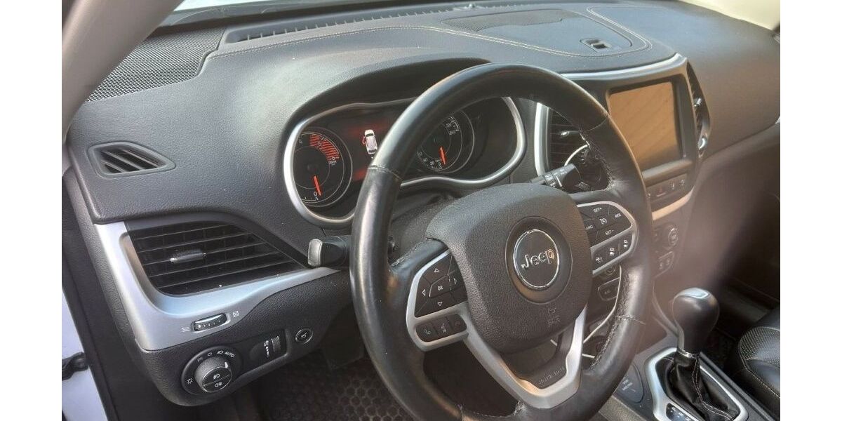 Jeep Cherokee 81.000 km 18.999 &euro; Lindhöft 24214