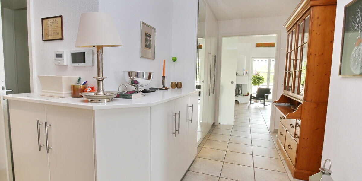 Luxuriöses Wohnhaus mit vermieteter Hausarztpraxis - Mehrfamilienhaus, Wohnhaus Ottersweier | Angebot:26918523