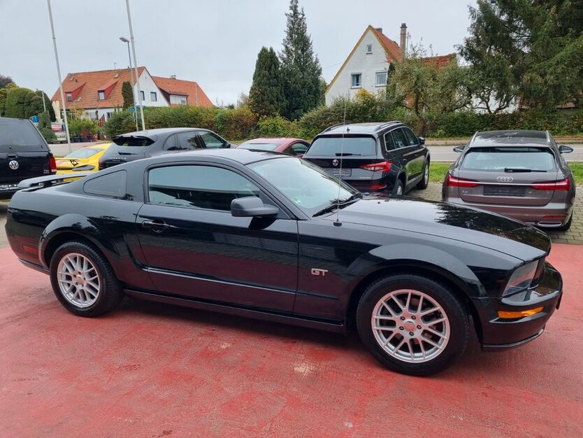 Ford Mustang 115.000 km 12.999 € Weißenhorn 89264