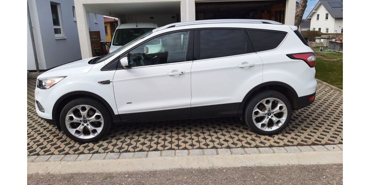 Ford Kuga 142.000 km 14.200 &euro; Attenweiler 88448