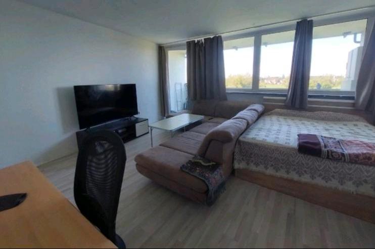 sub-renting 40m2 studio